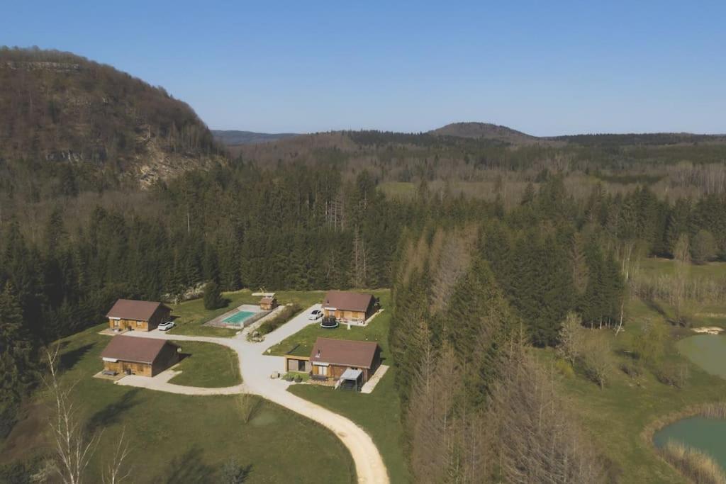 Willa Gite Jura Mina Chalet Au Milieu De La Nature Ney Zewnętrze zdjęcie